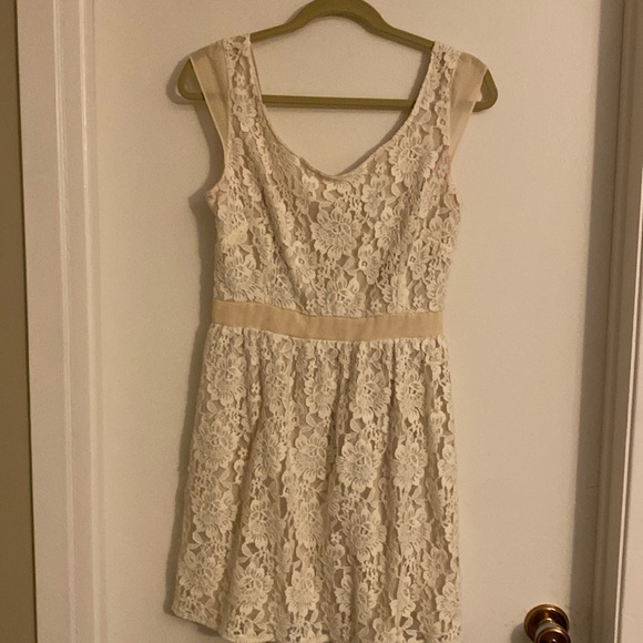 Cream coloured Dress - Picture 1 of 3